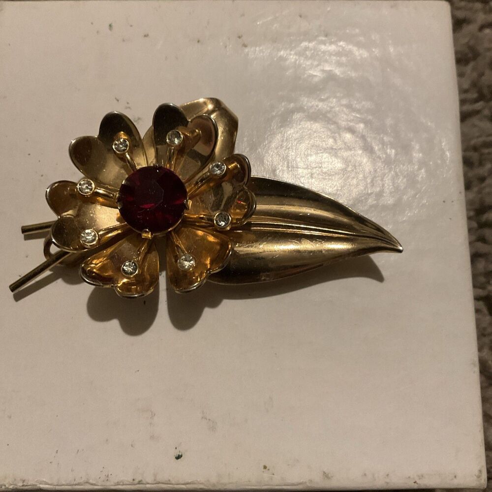 Red Crystal Maple Flower Shaped Brooch Clothing Coat Jewelry Accessories